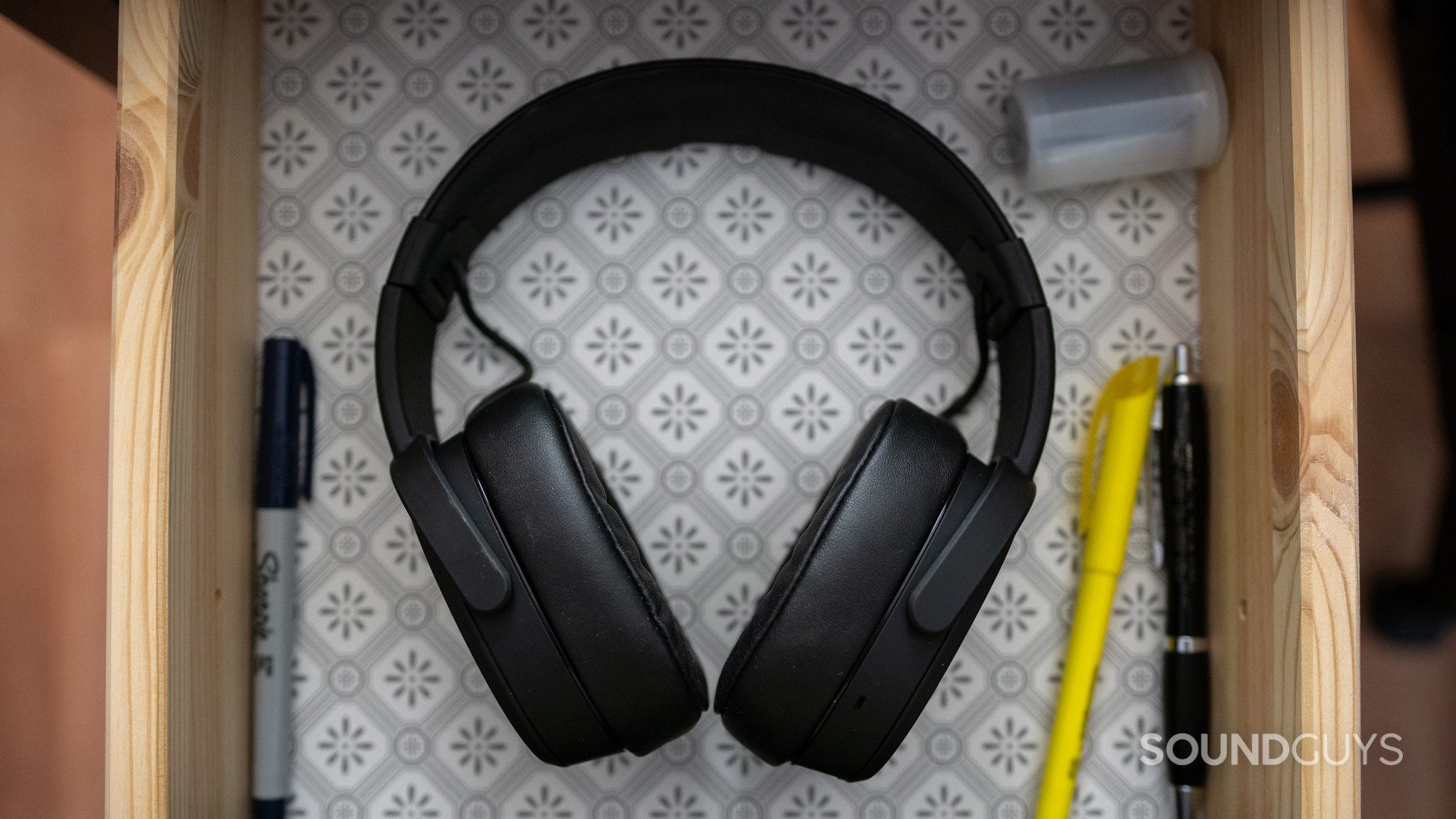 Skullcandy Crusher Wireless BT Over-Ear Headphone with Mic in Gray & Tan
