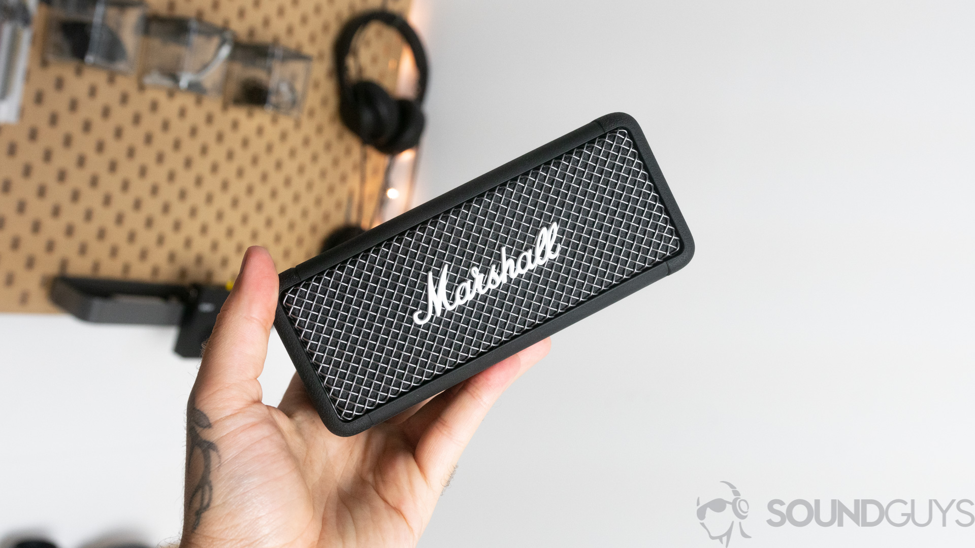 Download Marshall Speaker With Fan Wallpaper | Wallpapers.com