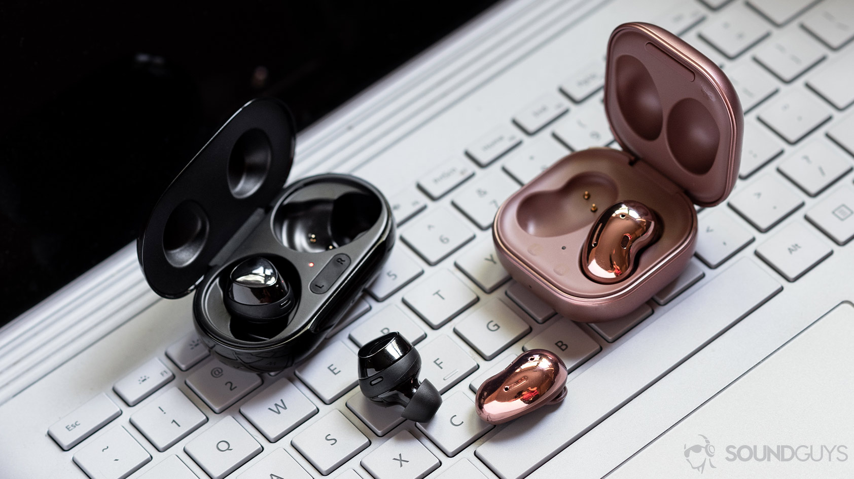  SAMSUNG Galaxy Buds Live True Wireless Earbuds US Version  Active Noise Cancelling Wireless Charging Case Included, Mystic Bronze :  Electronics