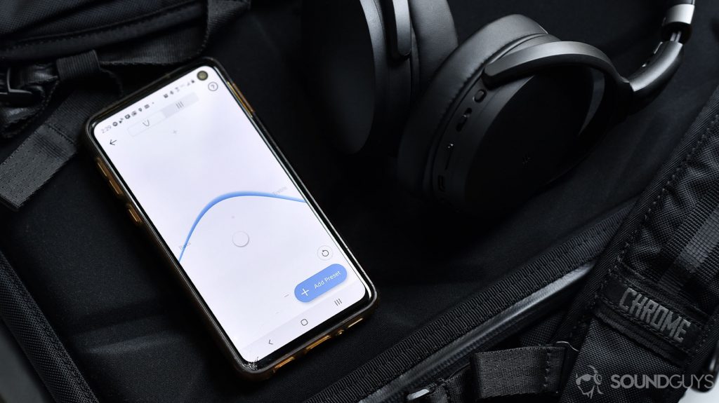 A picture of the Sennheiser HD 450BT noise cancelling headphones next to a Samsung Galaxy S10e smartphone with the Sennheiser app and EQ on display.