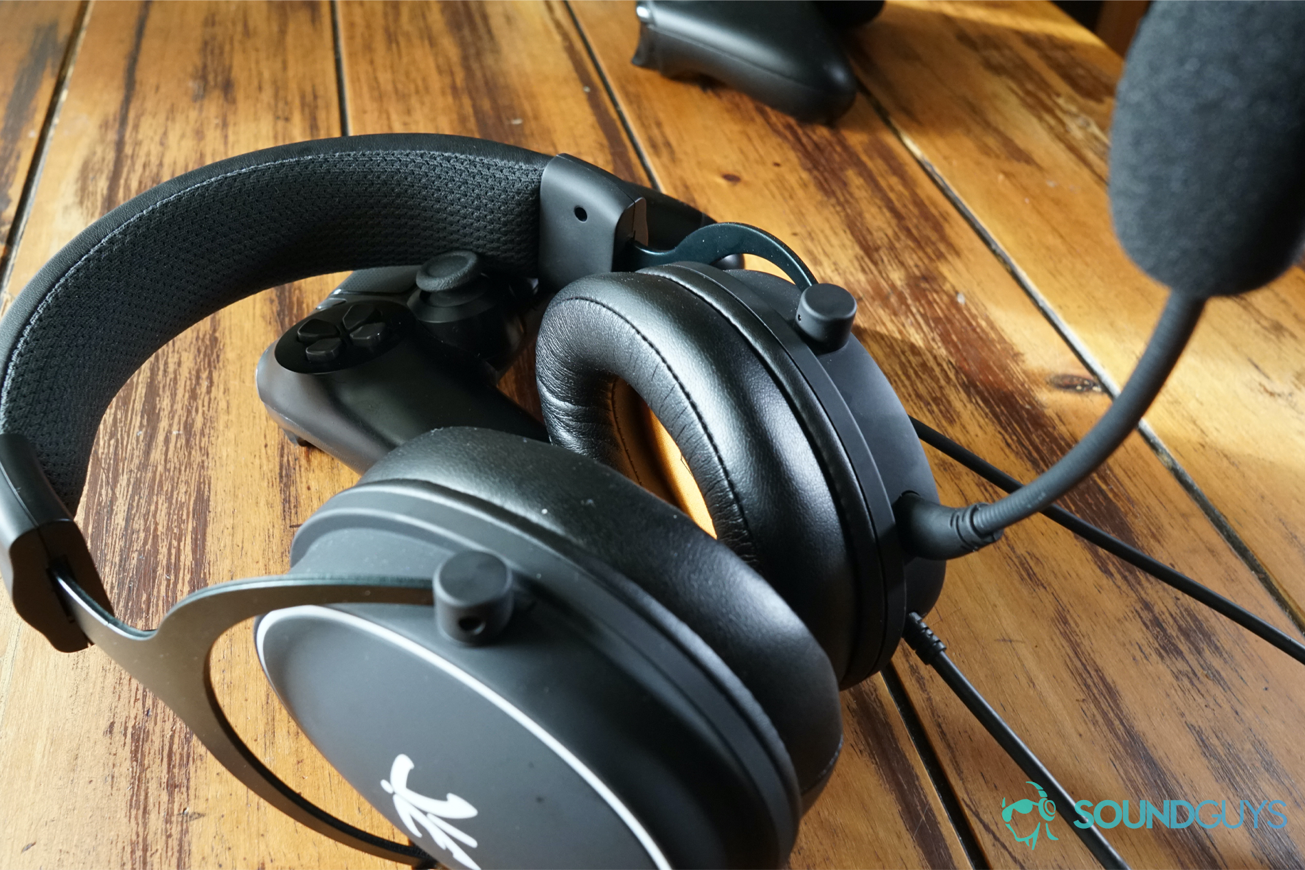 FNATIC GEAR on X: INTRODUCING REACT+ ESPORTS PERFORMANCE GAMING HEADSET  Like the REACT… BUT+ now improved with a powerful XP USB soundcard that  gives a new virtual 7.1 surround sound experience  /