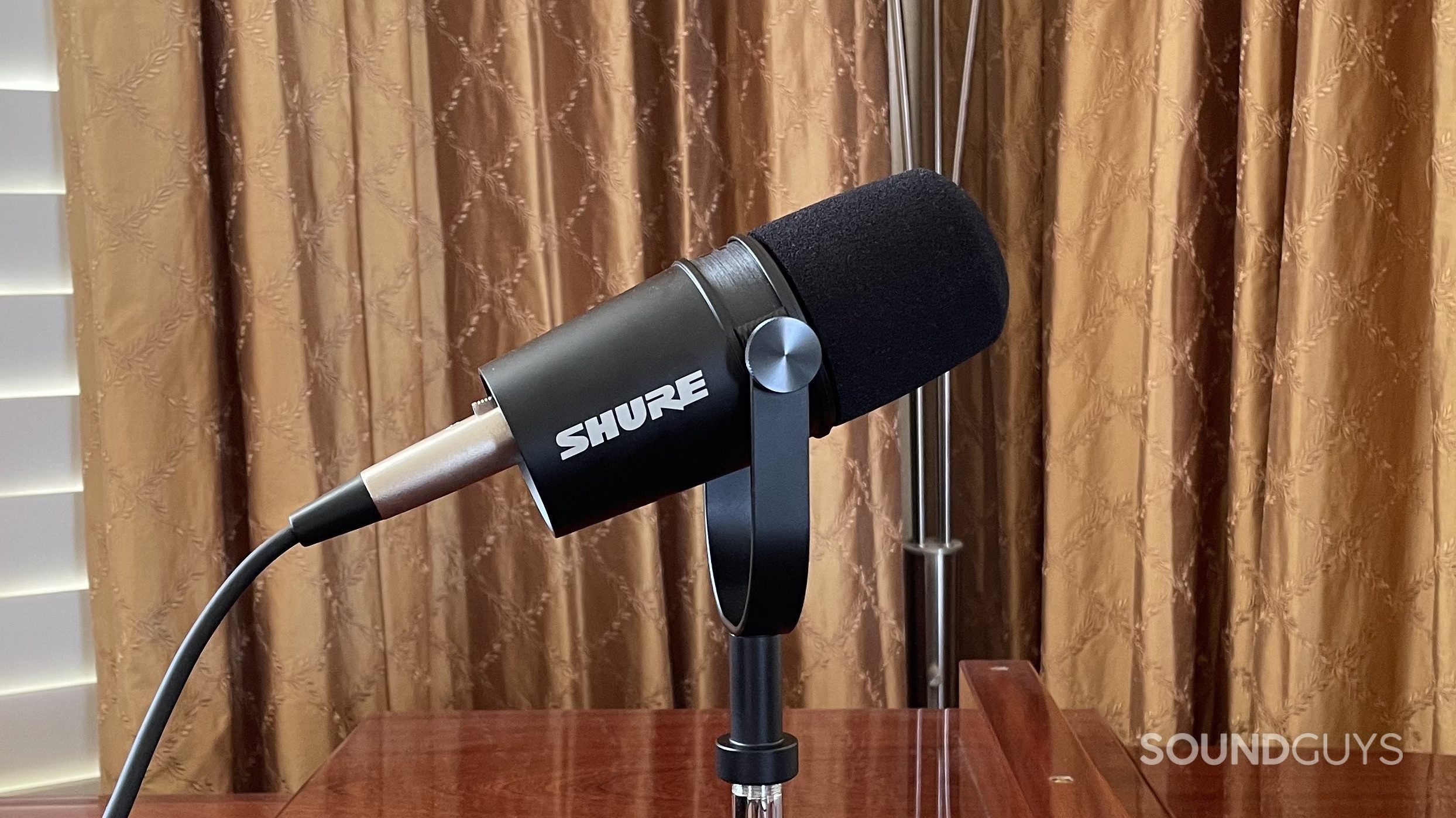 Shure MV7X XLR Podcast Mic-Pro Quality Dynamic MV7X - Best Buy