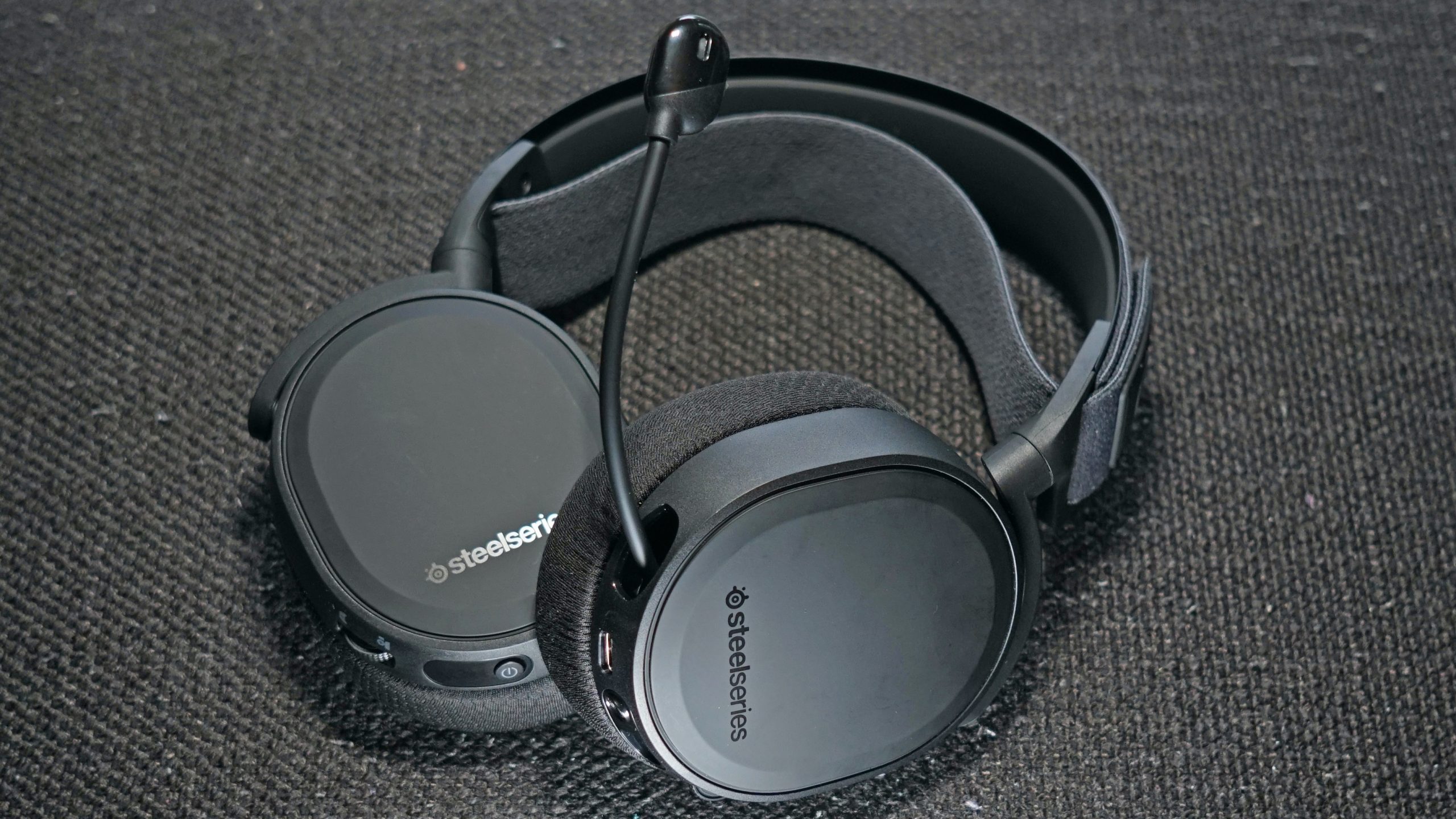 Steelseries Arctis 7+/7P+ Review: Dongles and Software Rule