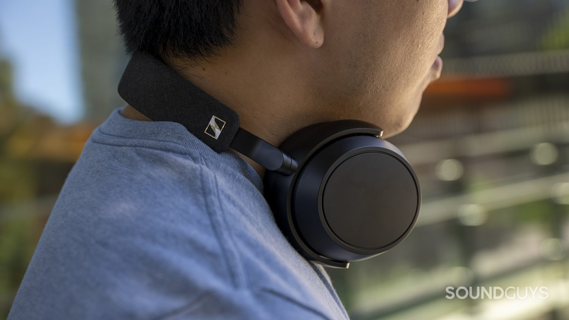 Sennheiser MOMENTUM 4 Adaptive Noise Cancelling Wireless Over-Ear  Headphones - Blue Denim