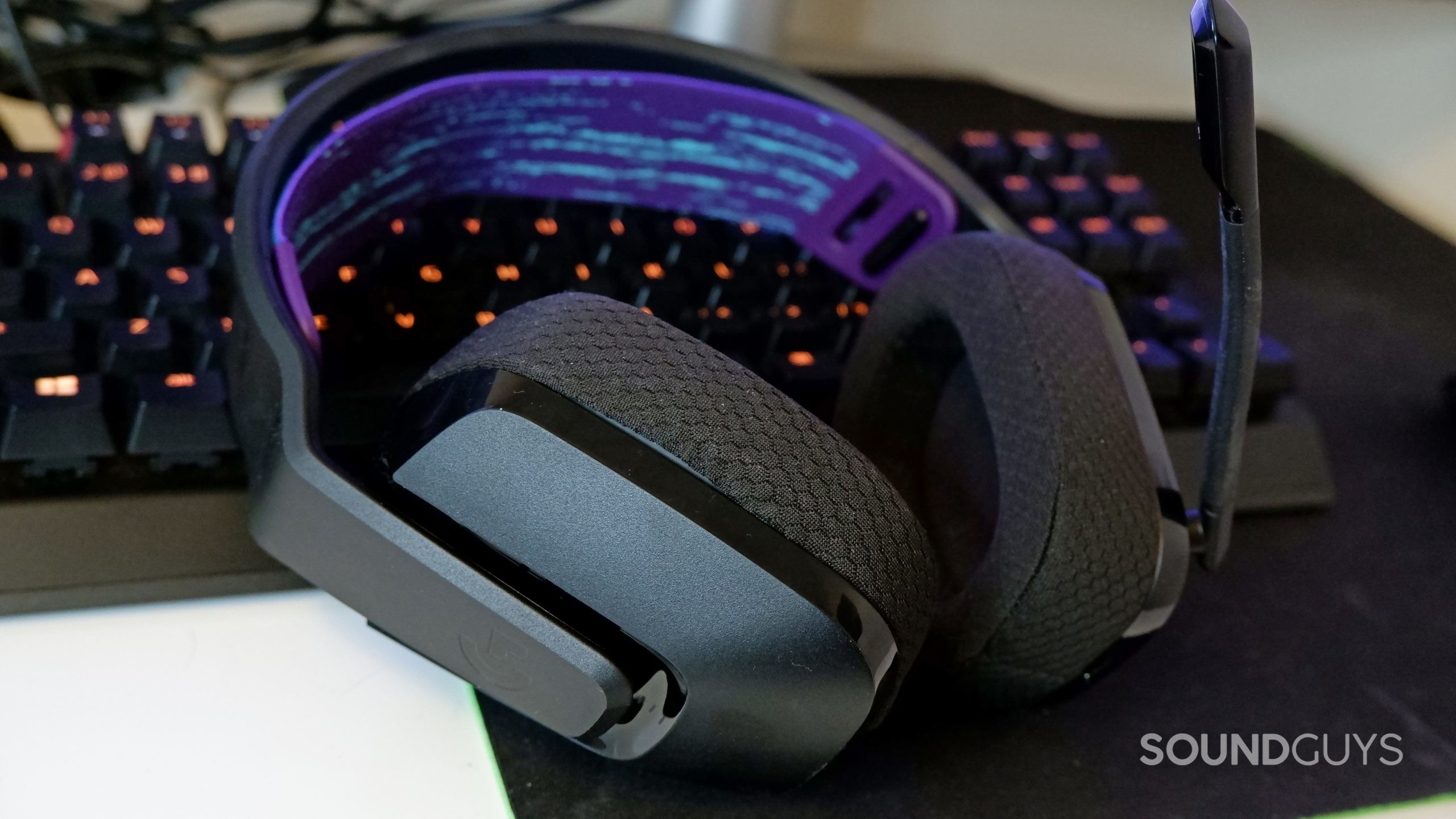 Gaming Review: Logitech G535 - Trading Quality for Cloud-Like Comfort
