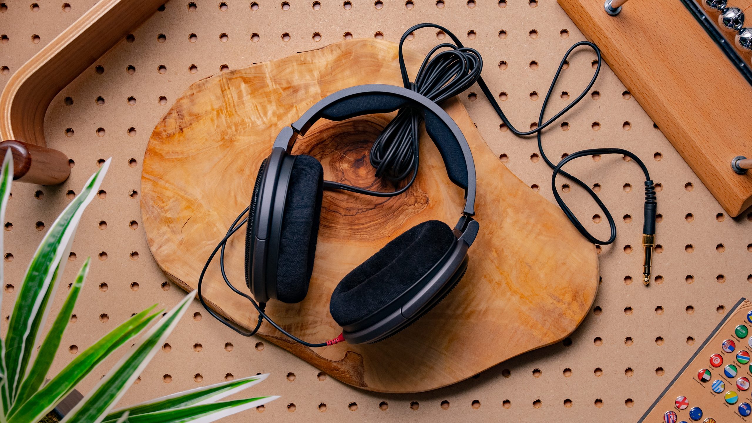 Sennheiser HD600 vs HD660s vs HD650 which headphones are best for you? 
