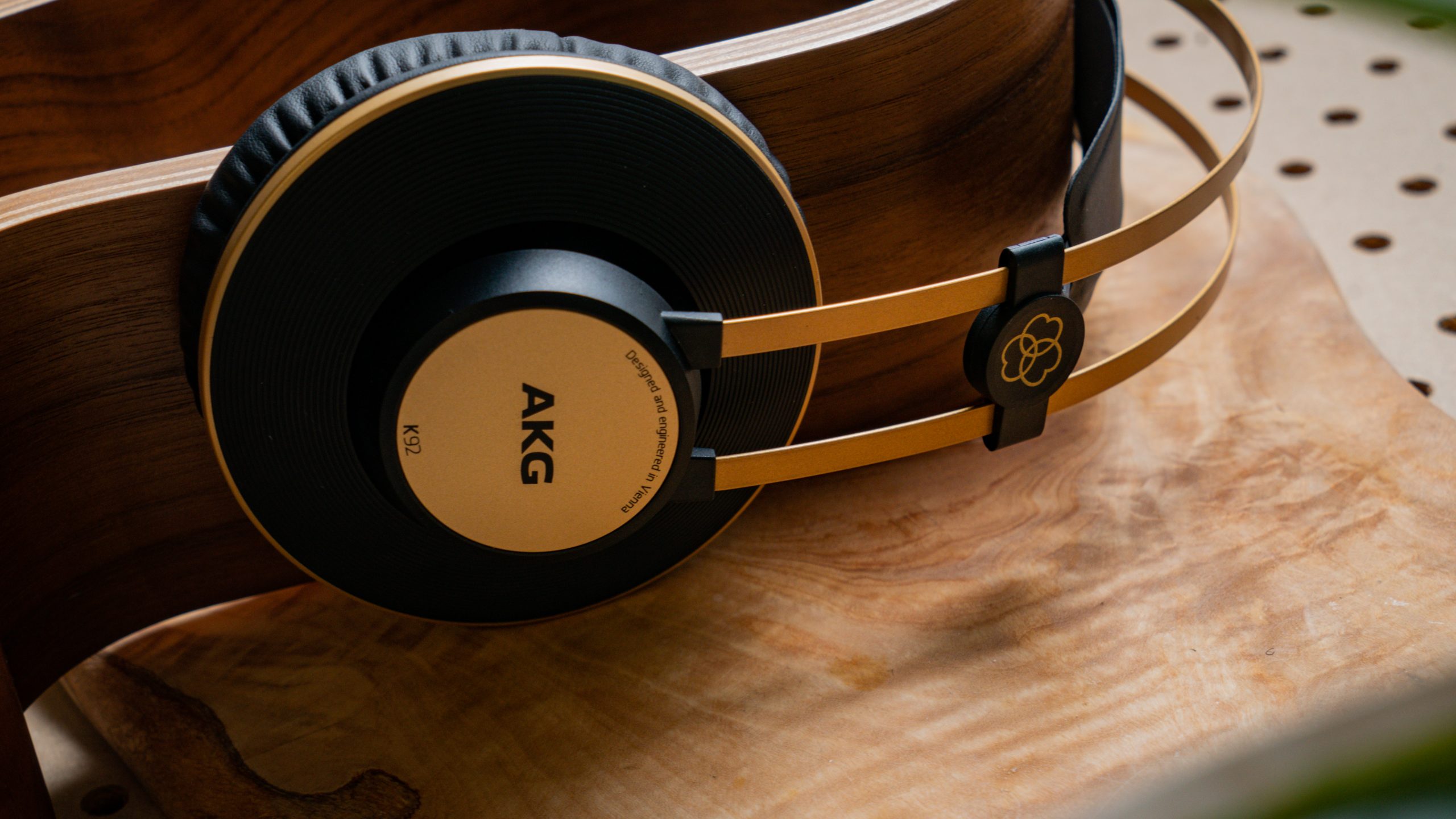  AKG Pro Audio K92 Over-Ear, Closed-Back, Studio Headphones,  Matte Black and Gold : Musical Instruments