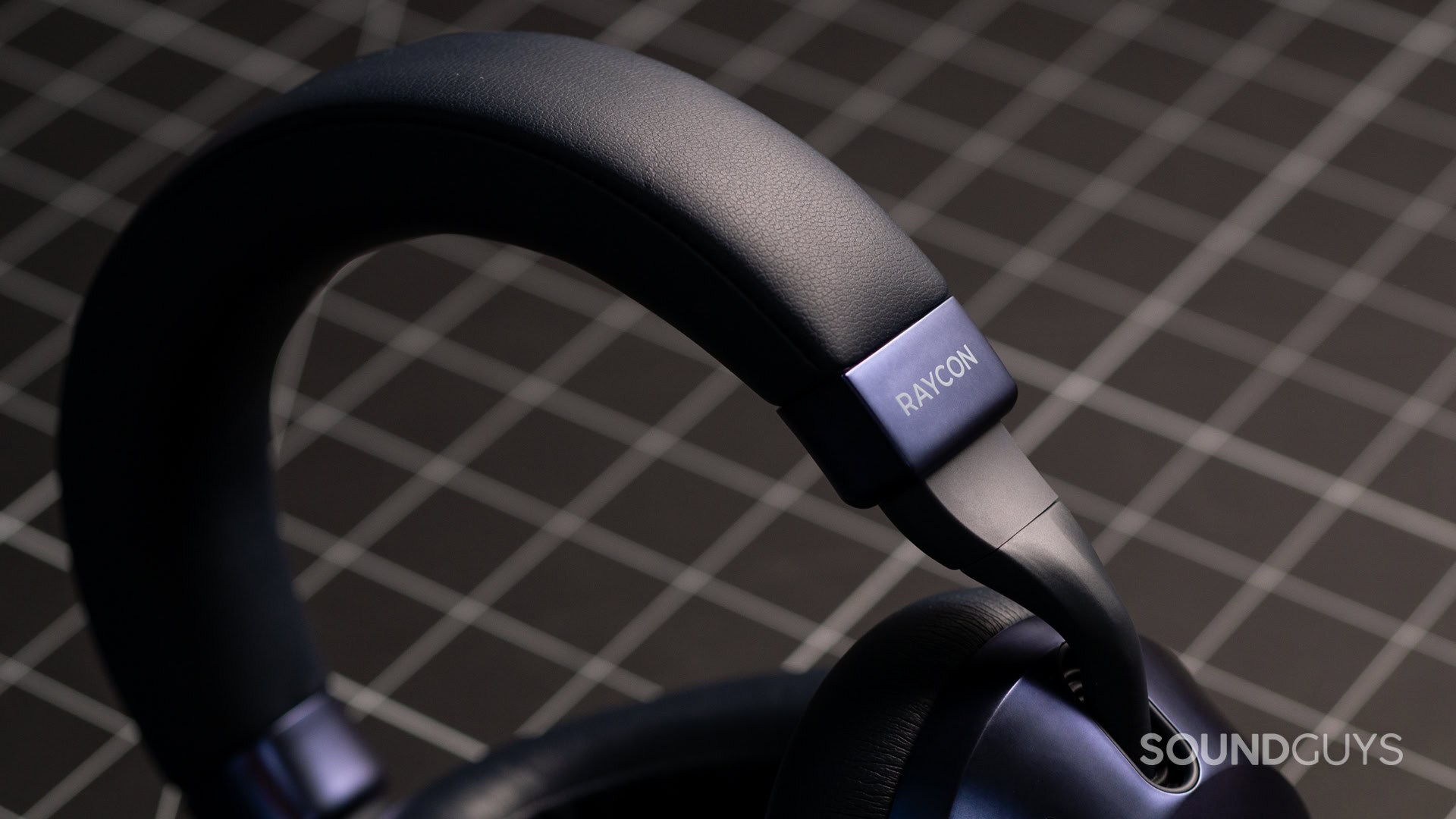 The chunky band of the Raycon Everyday Headphones Pro.