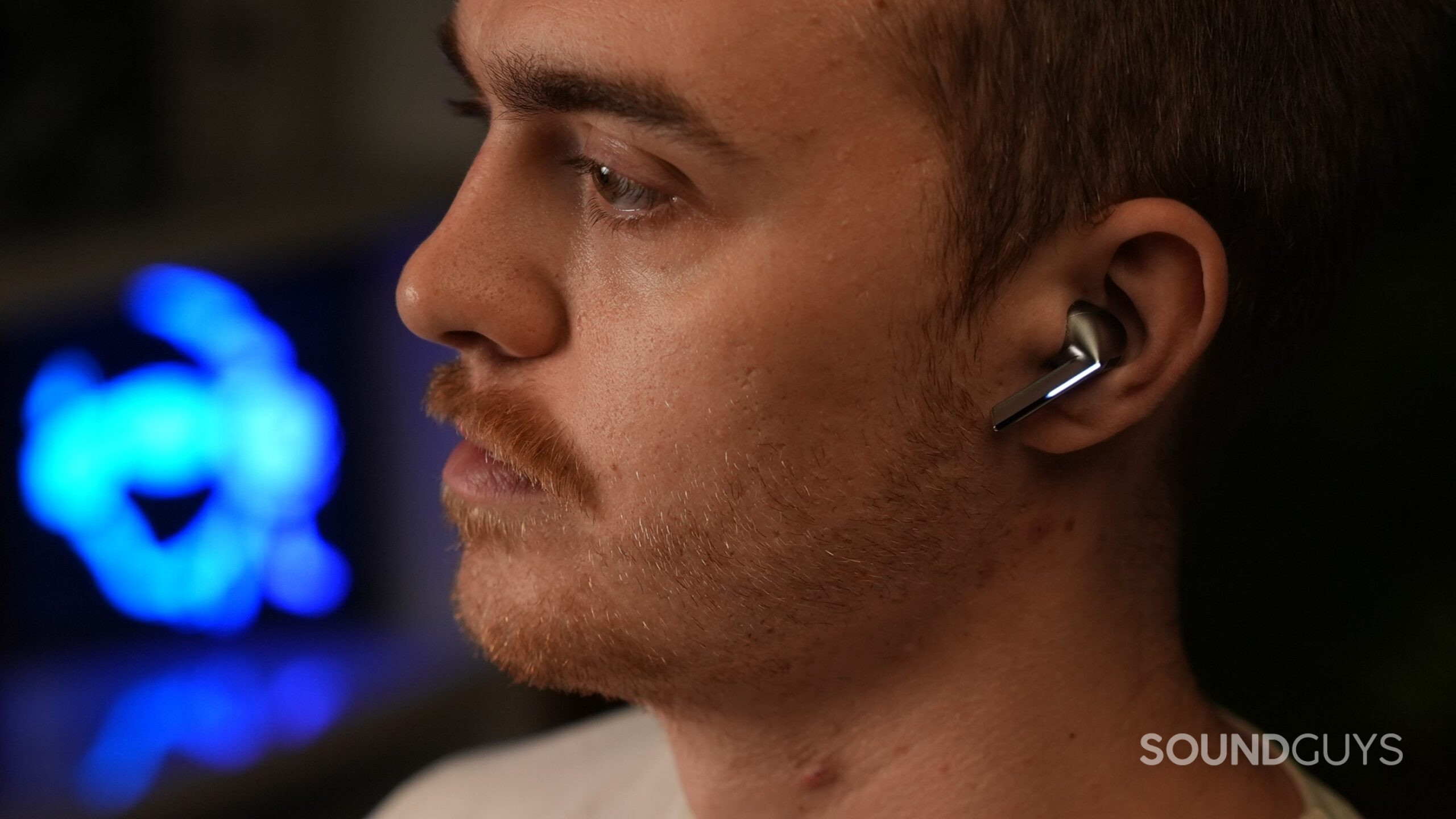 A man wearing the Galaxy Buds3 Pro