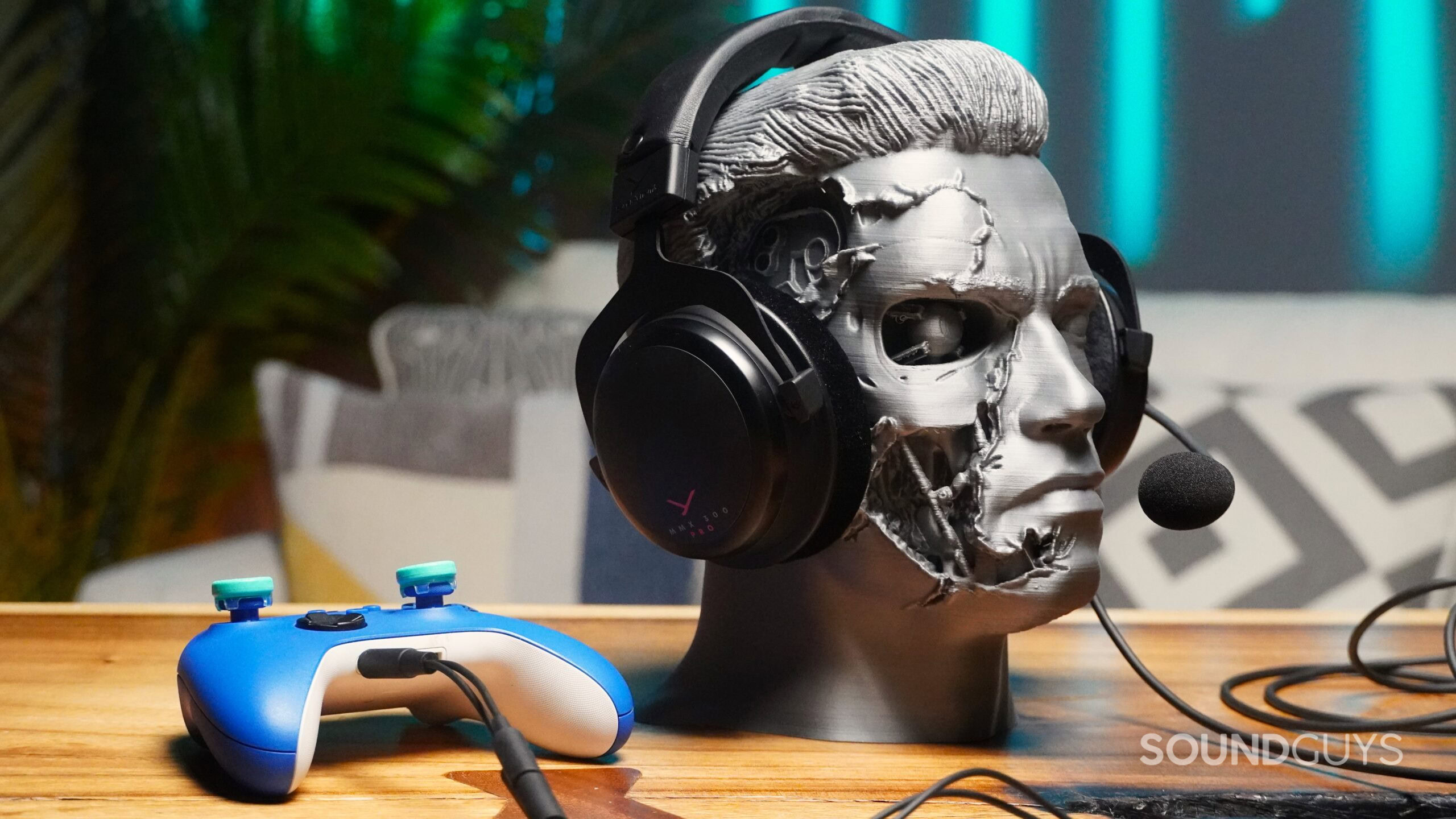 beyerdynamix mx 300 pro on a 3d printed head with an xbox controller