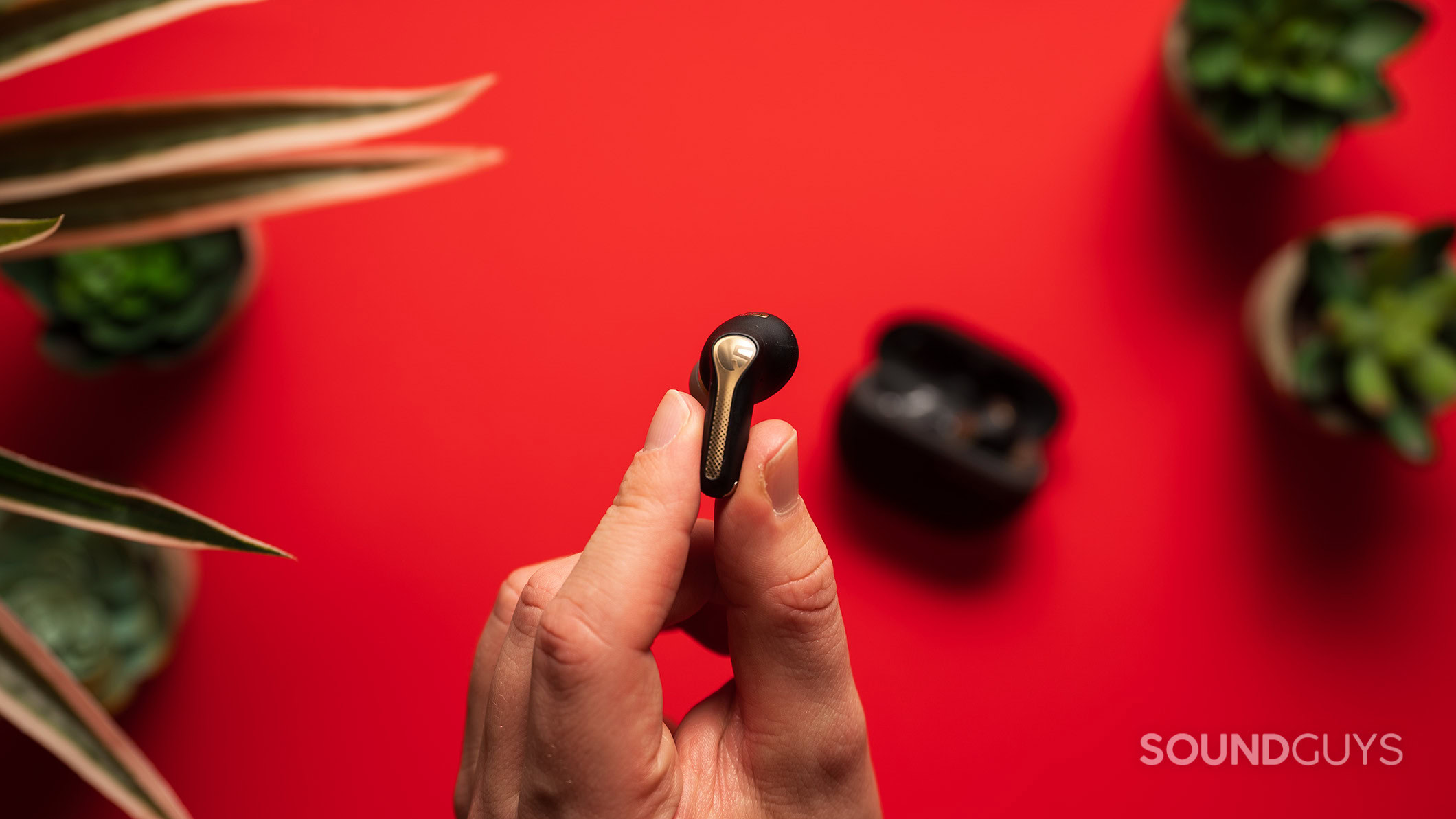 A hand holds the SoundPEATS Capsule3 Pro Plus earbud. 