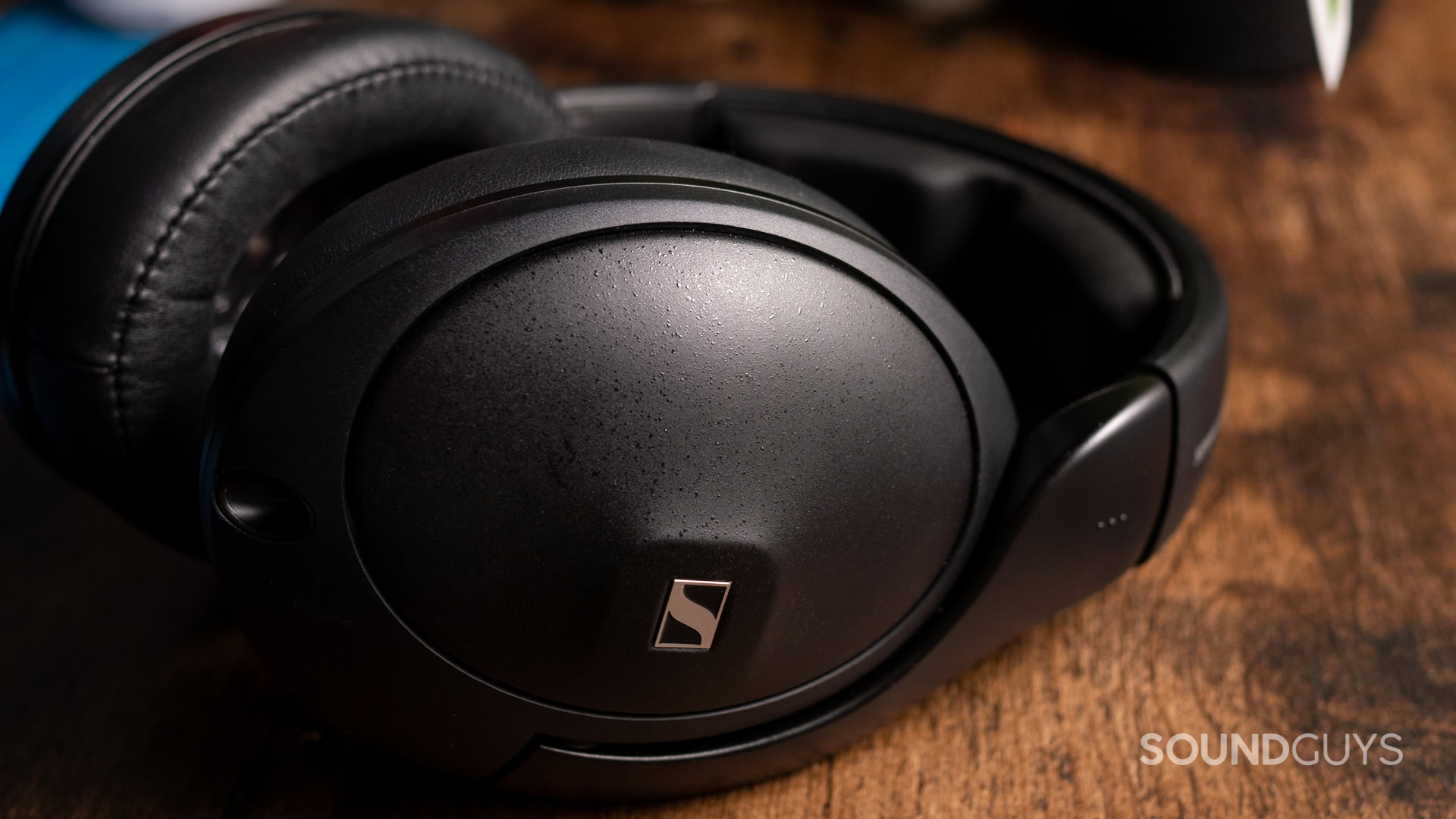 A photo of the Sennheiser HD 620S' closed back.