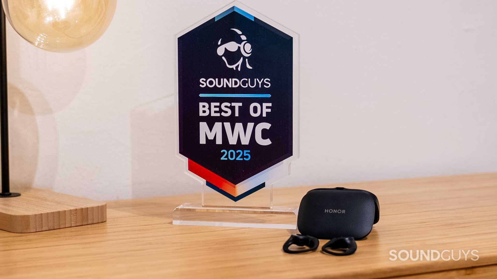 HONOR Earbuds Open next to SoundGuys Best of MWC award.