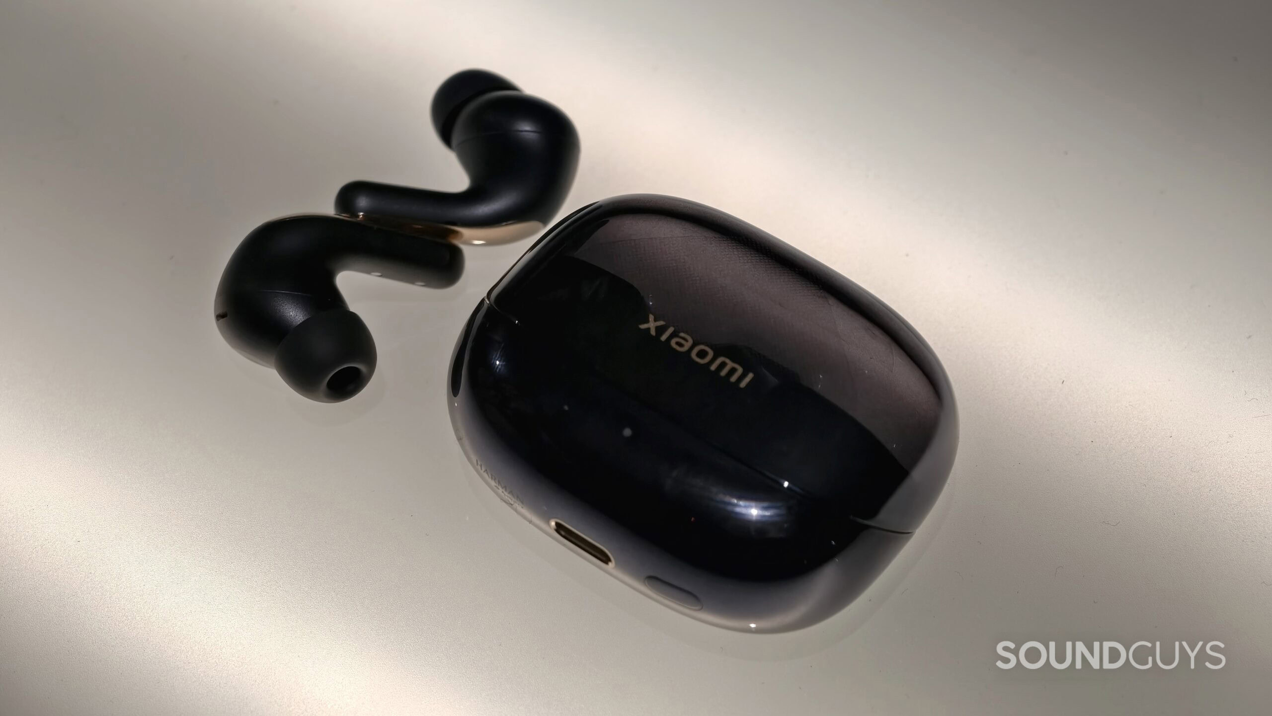 The Xiaomi Buds 5 Pro in black on a table.